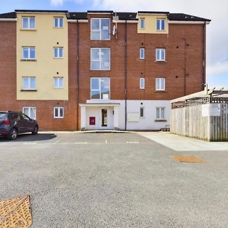 Modern 2 Bed City Apartment With Private Parking Swansea Buitenkant foto