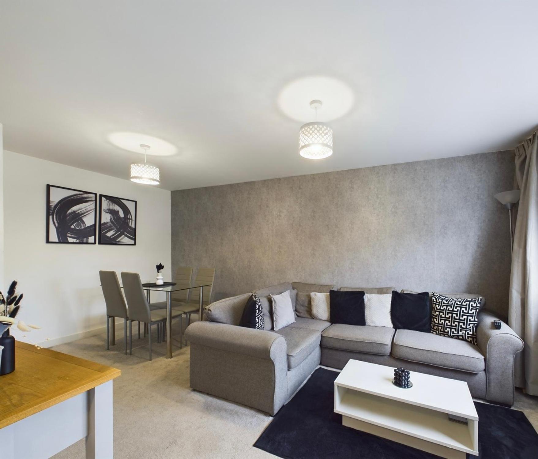 Modern 2 Bed City Apartment With Private Parking Swansea Buitenkant foto