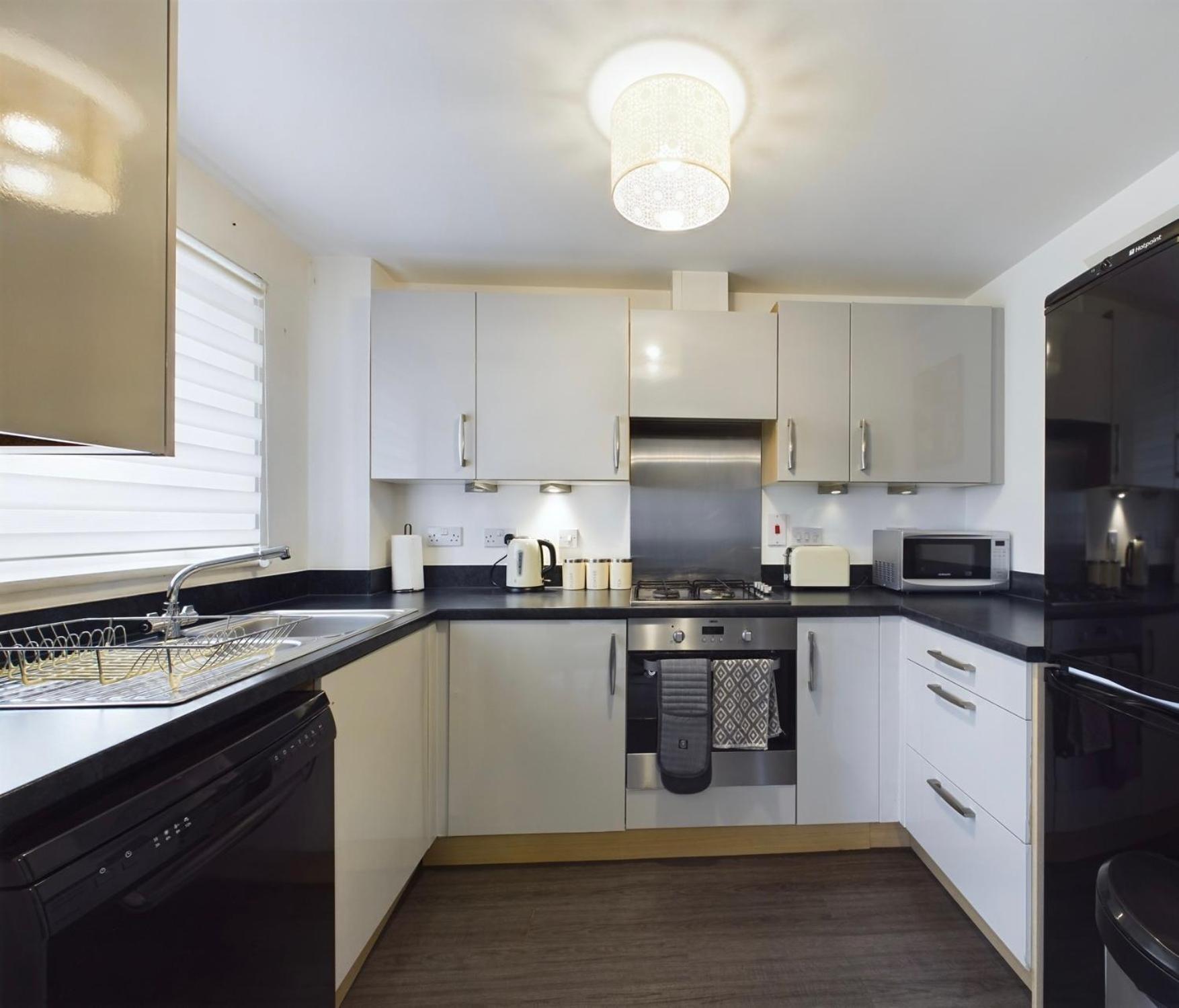 Modern 2 Bed City Apartment With Private Parking Swansea Buitenkant foto
